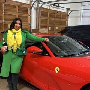 Meet your Posher, Alexiss